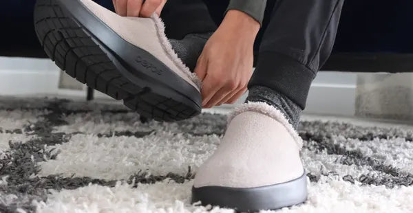 OOFOS Men's OOcoozie Mule