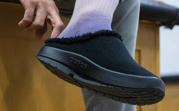 OOFOS Men's OOcoozie Mule