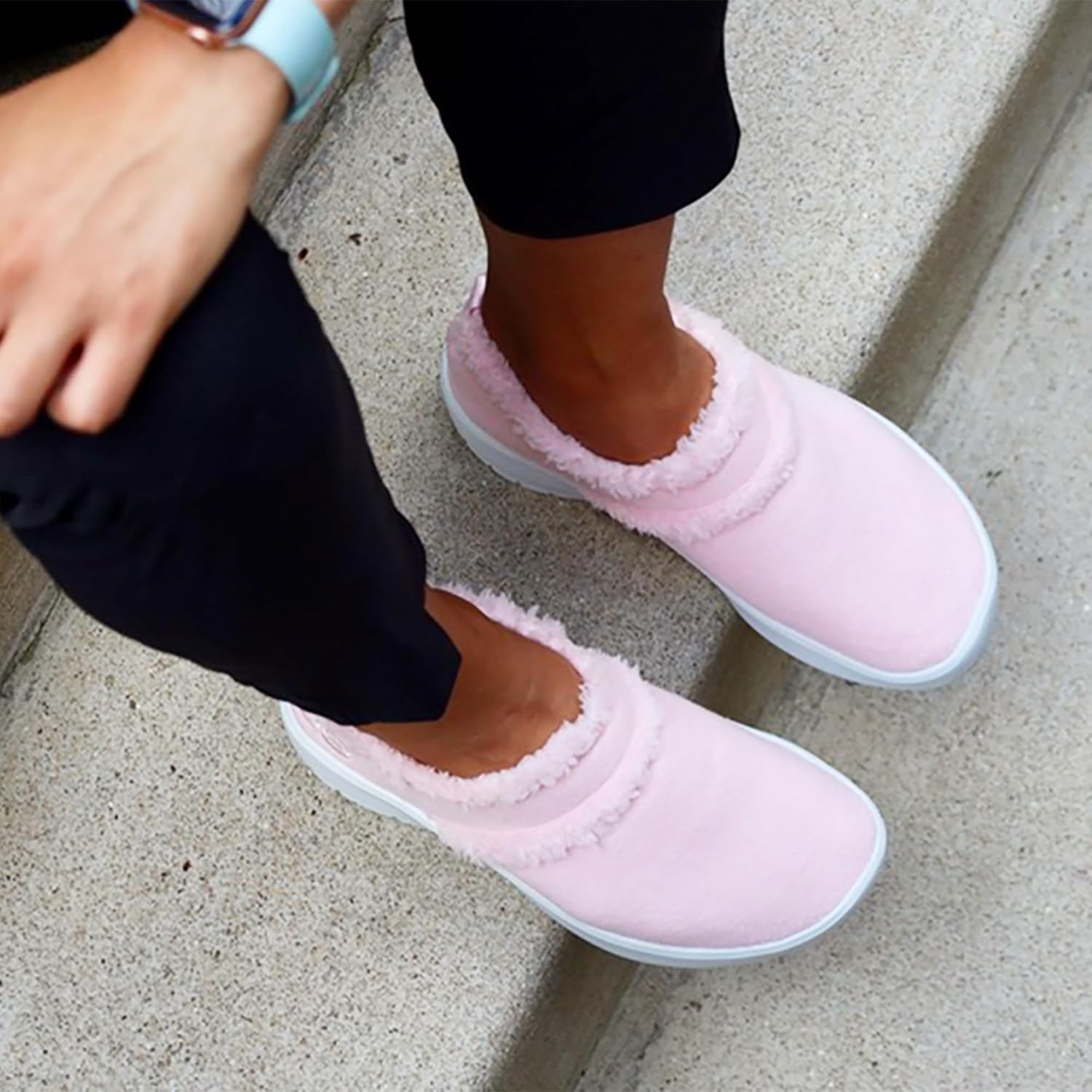 OOFOS Women's OOcoozie Low