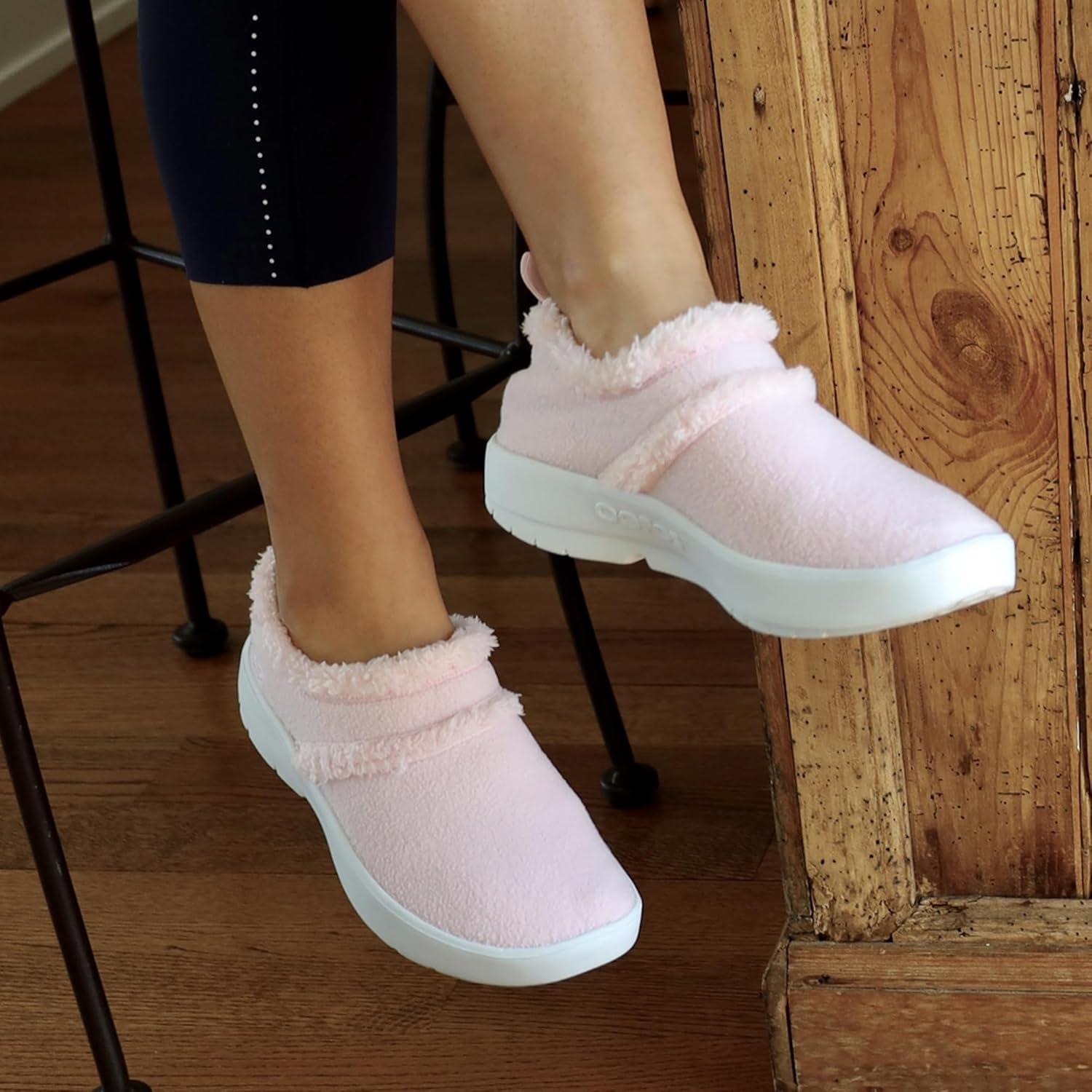 OOFOS Women's OOcoozie Low