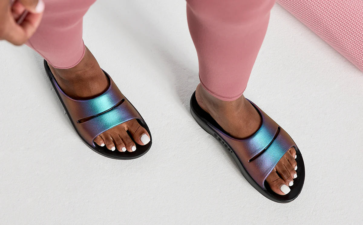OOFOS OOahh Luxe Slide